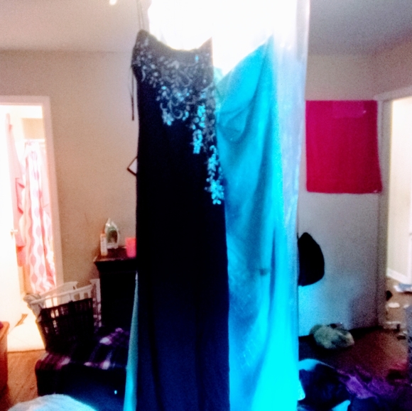 4 very beautiful dresses for any special occasion, - Picture 1 of 6